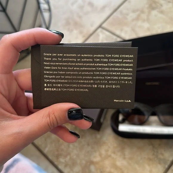 Never worn tom ford sunglasses - Picture 3 of 3